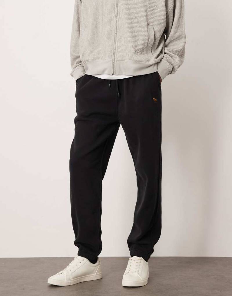 Abercrombie & Fitch - Fleece-Jogginghose in Schwarz mit Bündchen und Markenlogo-Grau von Abercrombie & Fitch