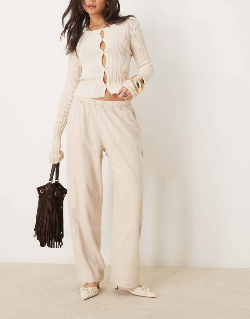 Abercrombie & Fitch - Gerade geschnitten Hose in Beige mit einer Leinenmischung und elastischem Bund-Neutral von Abercrombie & Fitch