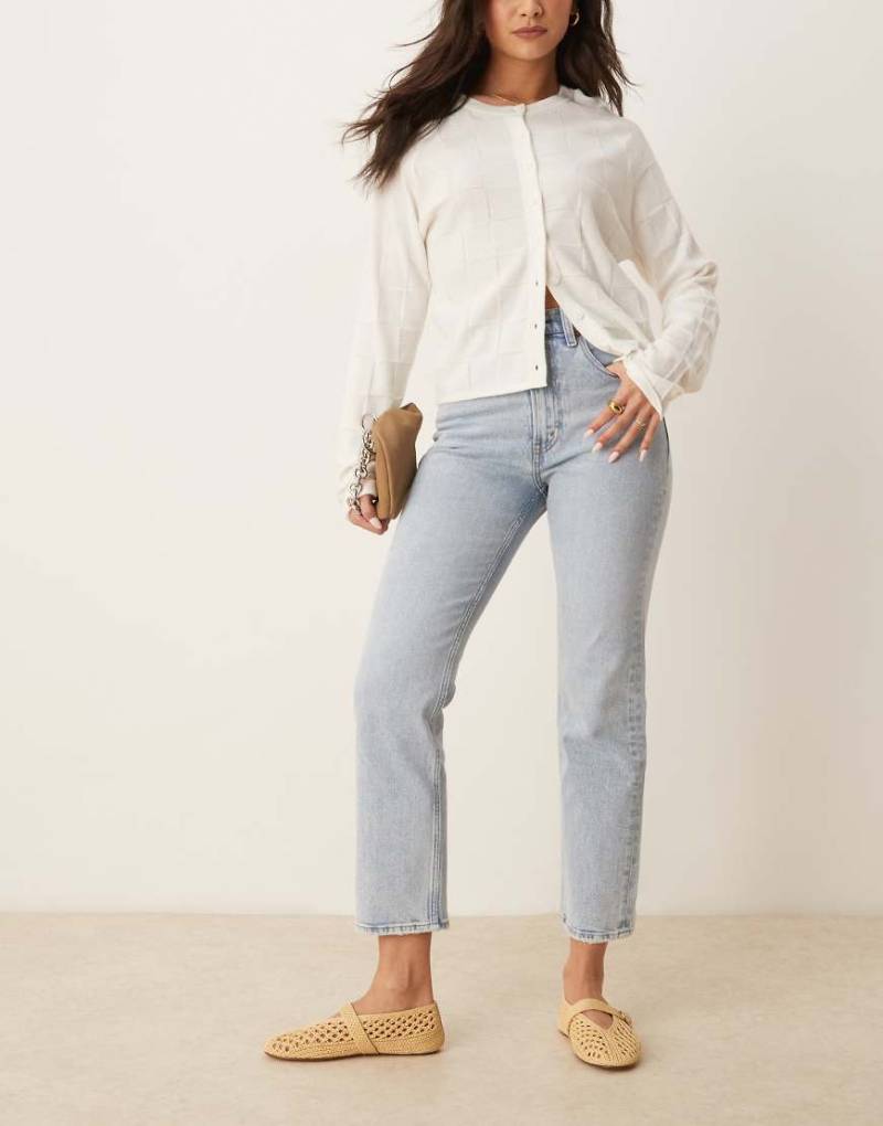 Abercrombie & Fitch - Gerade geschnittene, knöchellange Jeans in hellblauer Waschung mit mittelhohem Bund von Abercrombie & Fitch