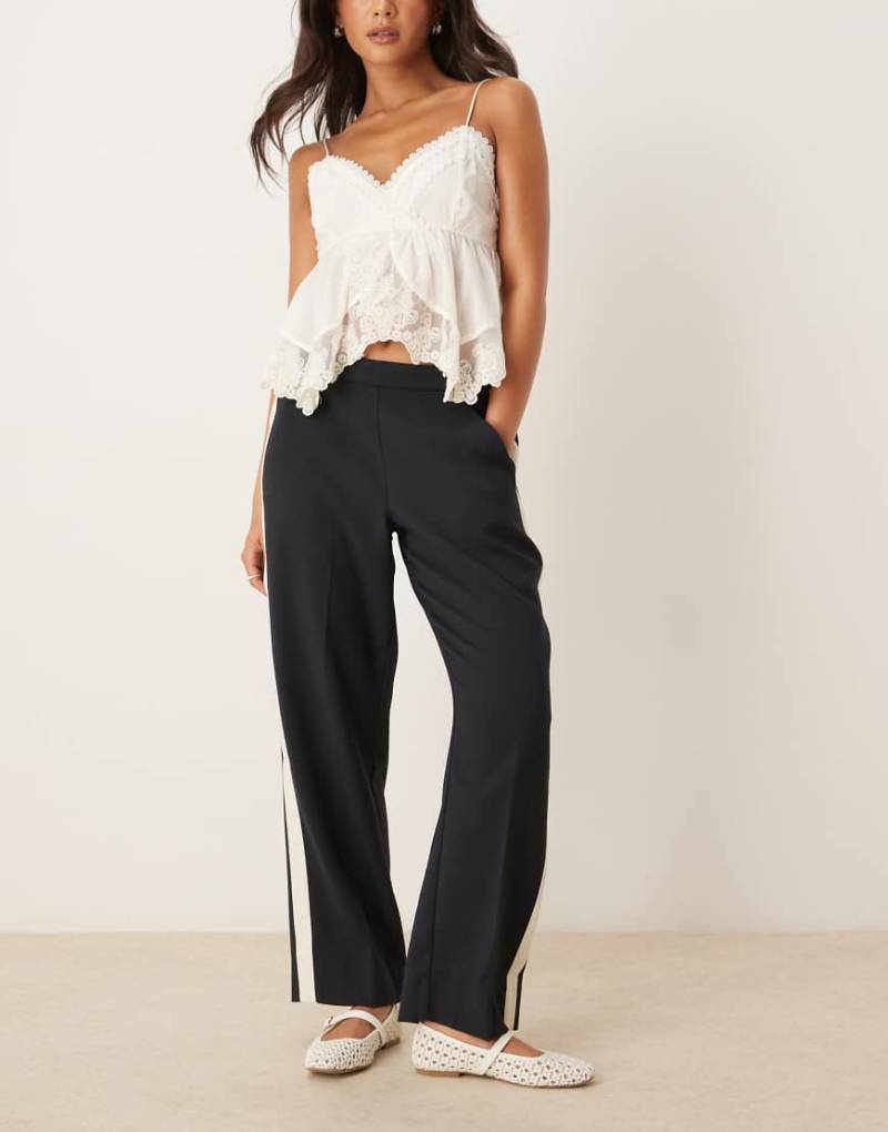 Abercrombie & Fitch - Gerade geschnittene Hose zum Reinschlüpfen in Schwarz mit mittelhohem Bund und Seitenstreifen von Abercrombie & Fitch