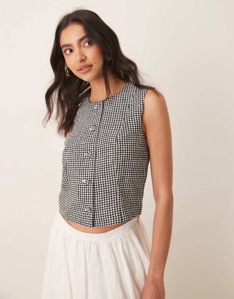 Abercrombie & Fitch - Hochgeschlossenes Cropped-Trägertop aus Leinen in Schwarz mit Vichy-Karos von Abercrombie & Fitch