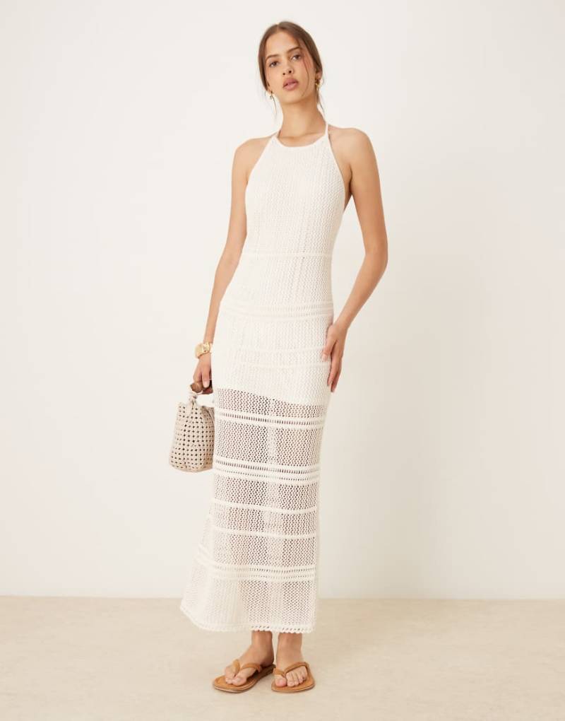 Abercrombie & Fitch - Hochgeschlossenes Maxikleid aus Häkelstrick in Creme mit Rückenausschnitt und Zierperlen-Trägern-Neutral von Abercrombie & Fitch