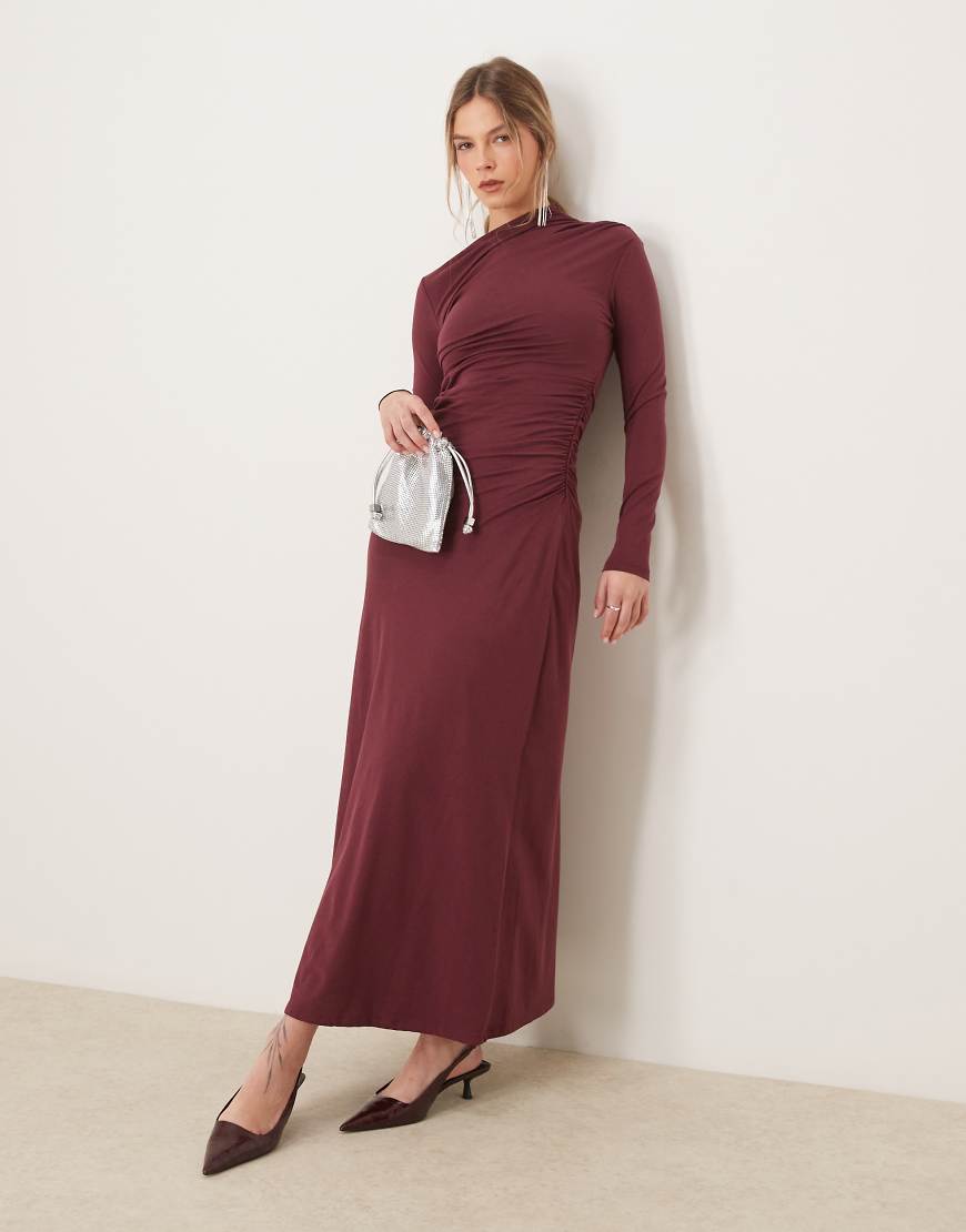 Abercrombie & Fitch - Hochgeschlossenes Maxikleid in Burgunderrot mit gerafftem Wickeldetail Abercrombie & Fitch - Hochgeschlossenes Maxikleid in Burgunderrot mit gerafftem Wickeldetail von Abercrombie & Fitch