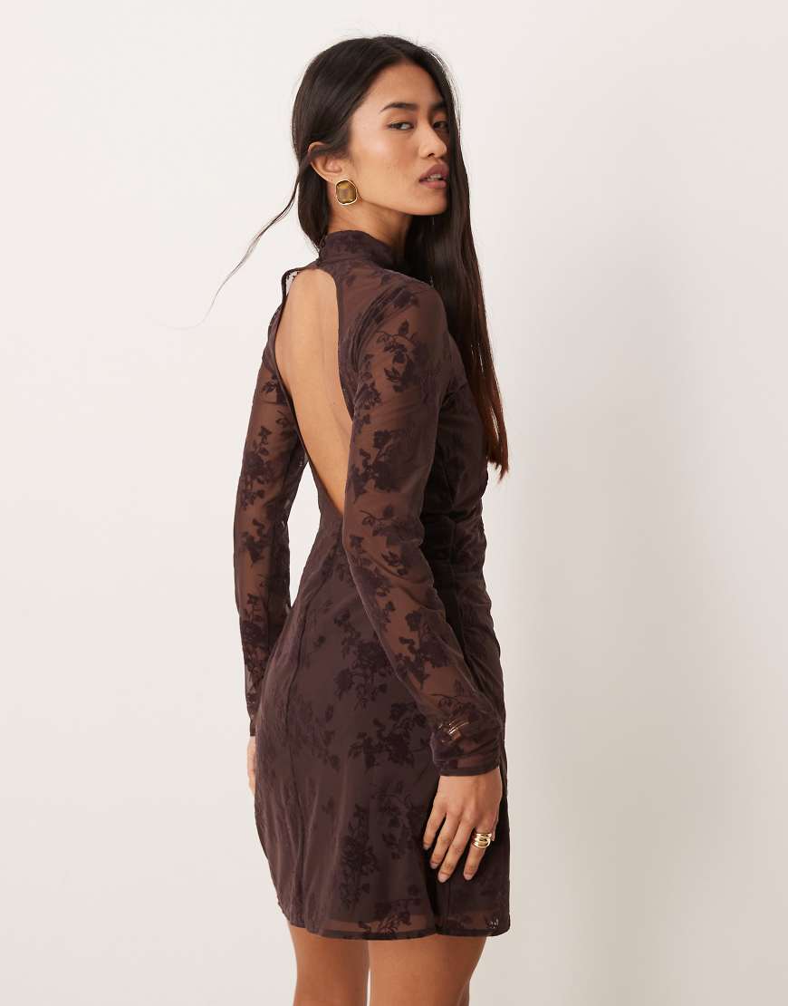 Abercrombie & Fitch - Hochgeschlossenes Minikleid in Braun geblümt mit Rückenausschnitt und BH-Einsatz-Brown von Abercrombie & Fitch