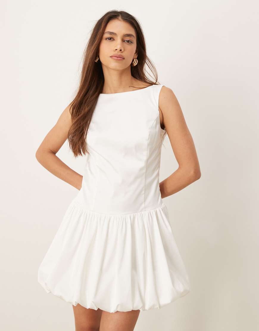 Abercrombie & Fitch - Hochgeschlossenes Minikleid in Weiß mit Rückenausschnitt und Ballonsaum von Abercrombie & Fitch