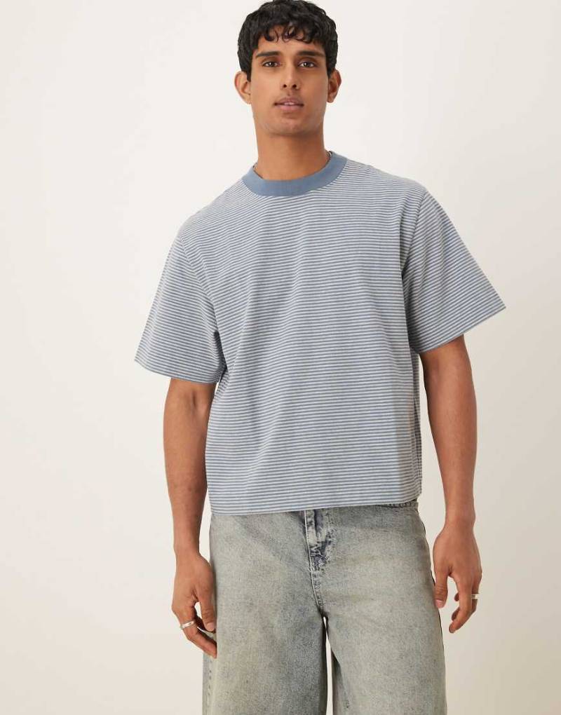 Abercrombie & Fitch - Hochwertiges Cropped T-Shirt aus schwerem Material mit grauen Streifen von Abercrombie & Fitch