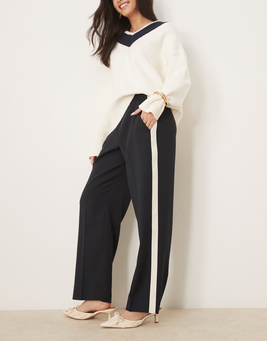 Abercrombie & Fitch - Hose in Schwarz mit geradem Bein, Streifendetail und elastischem Bund-Neutral von Abercrombie & Fitch