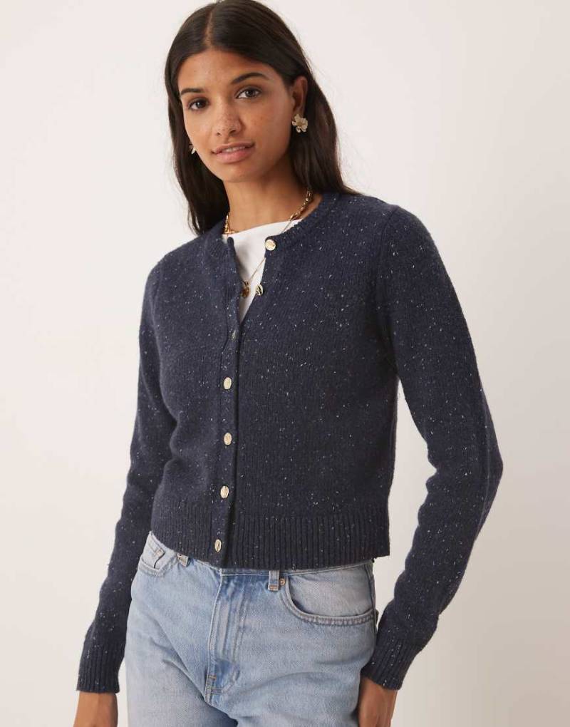 Abercrombie & Fitch - Knapp geschnittene Strickjacke in Marineblau mit goldfarbenen Knöpfen von Abercrombie & Fitch