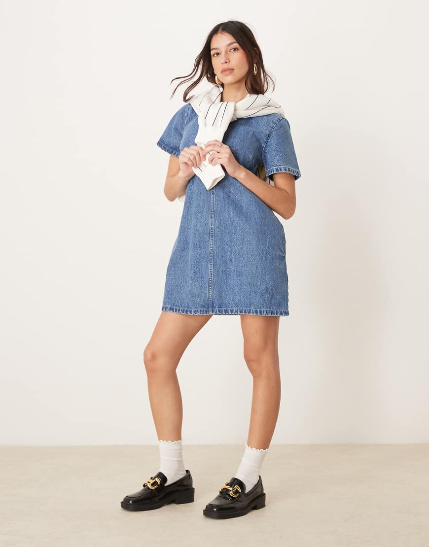 Abercrombie & Fitch - Kurzärmeliges Denim-Minikleid in mittelblauer Waschung mit Rundhalsausschnitt von Abercrombie & Fitch