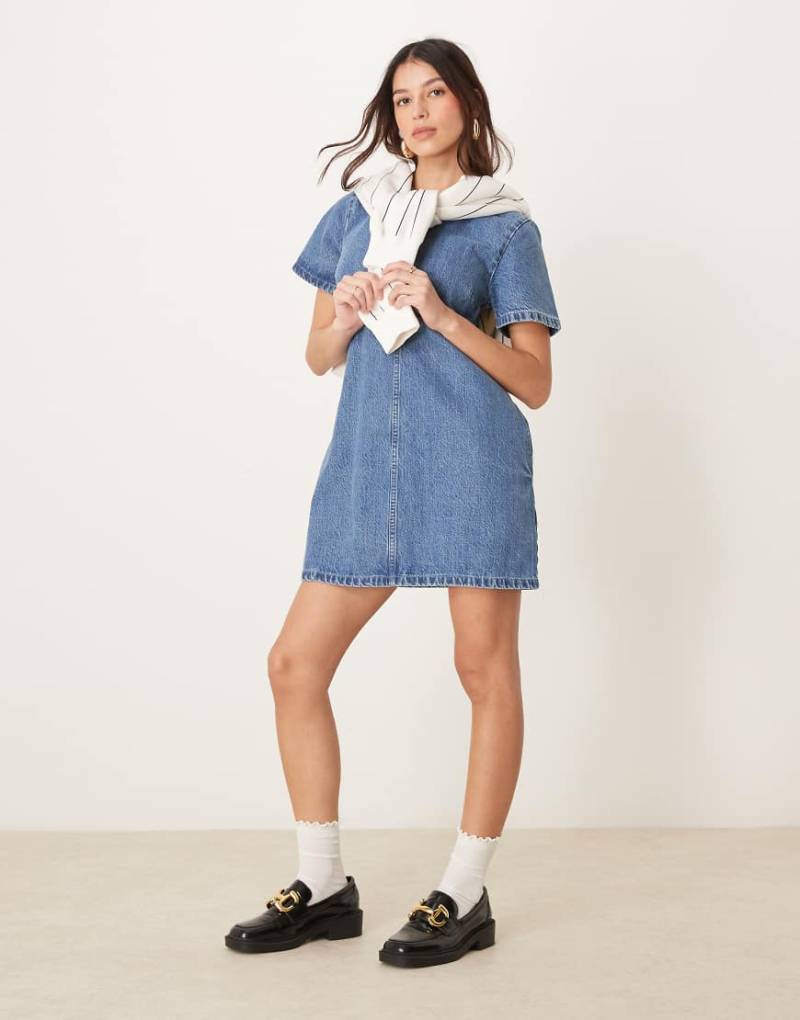 Abercrombie & Fitch - Kurzärmeliges Denim-Minikleid in mittelblauer Waschung mit Rundhalsausschnitt von Abercrombie & Fitch