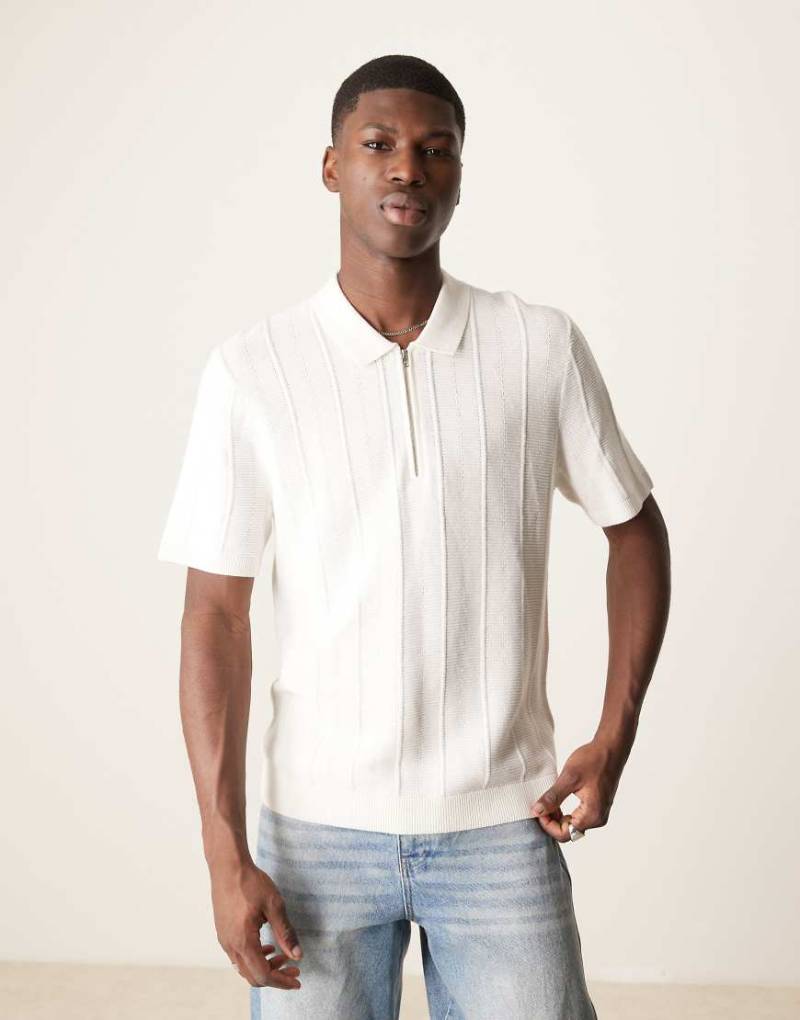 Abercrombie & Fitch - Kurzärmliges, gestricktes Polohemd in Cremeweiß mit kurzem Reißverschluss von Abercrombie & Fitch