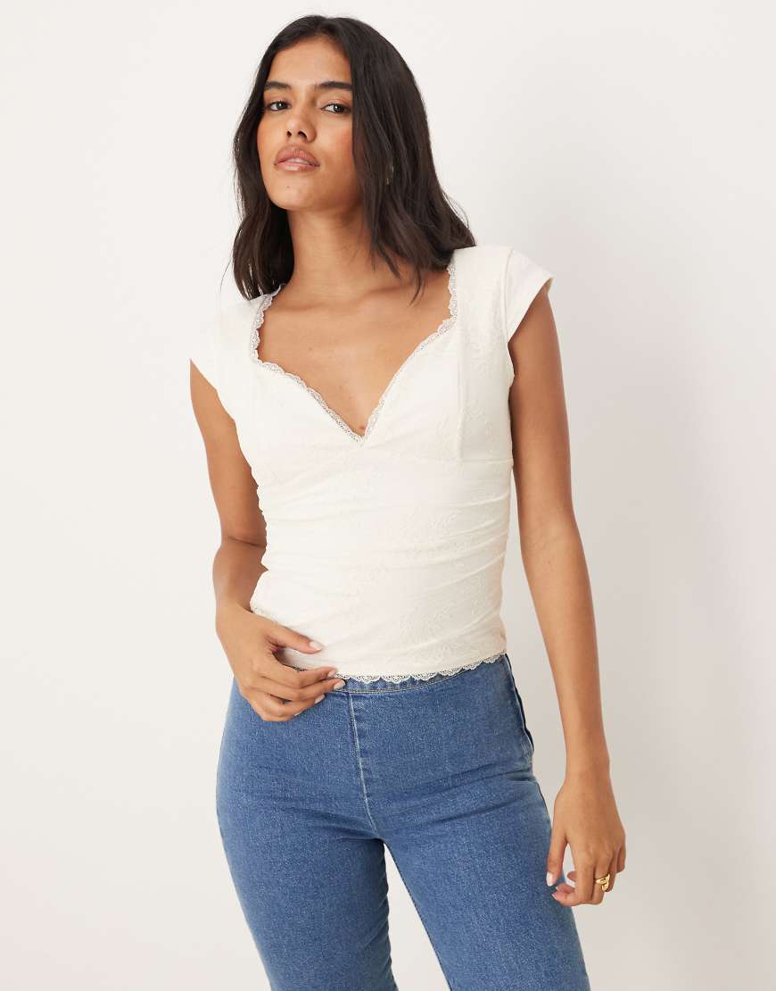 Abercrombie & Fitch - Kurzärmliges Oberteil aus Spitze in Cremeweiß mit herzförmigem Ausschnitt-Neutral von Abercrombie & Fitch