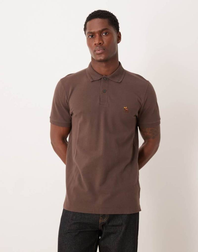 Abercrombie & Fitch - Kurzärmliges Polo-T-Shirt in Braun mit Brust-Logo-Brown von Abercrombie & Fitch