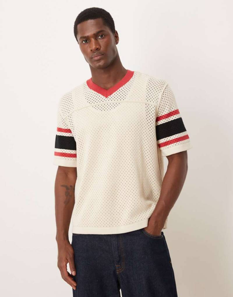 Abercrombie & Fitch - Kurzärmliges T-Shirt aus Strick in Creme mit Retro-Streifenmuster-Weiß von Abercrombie & Fitch