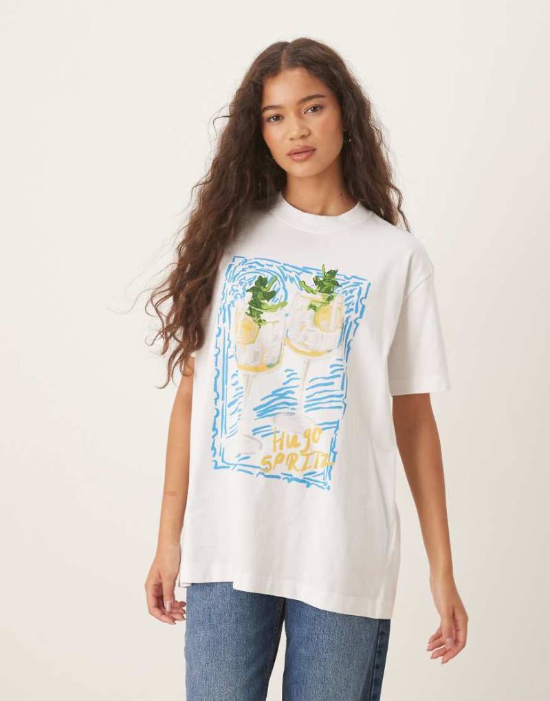 Abercrombie & Fitch - Kurzärmliges T-Shirt in Weiß mit „Hugo Spritz"-Print von Abercrombie & Fitch