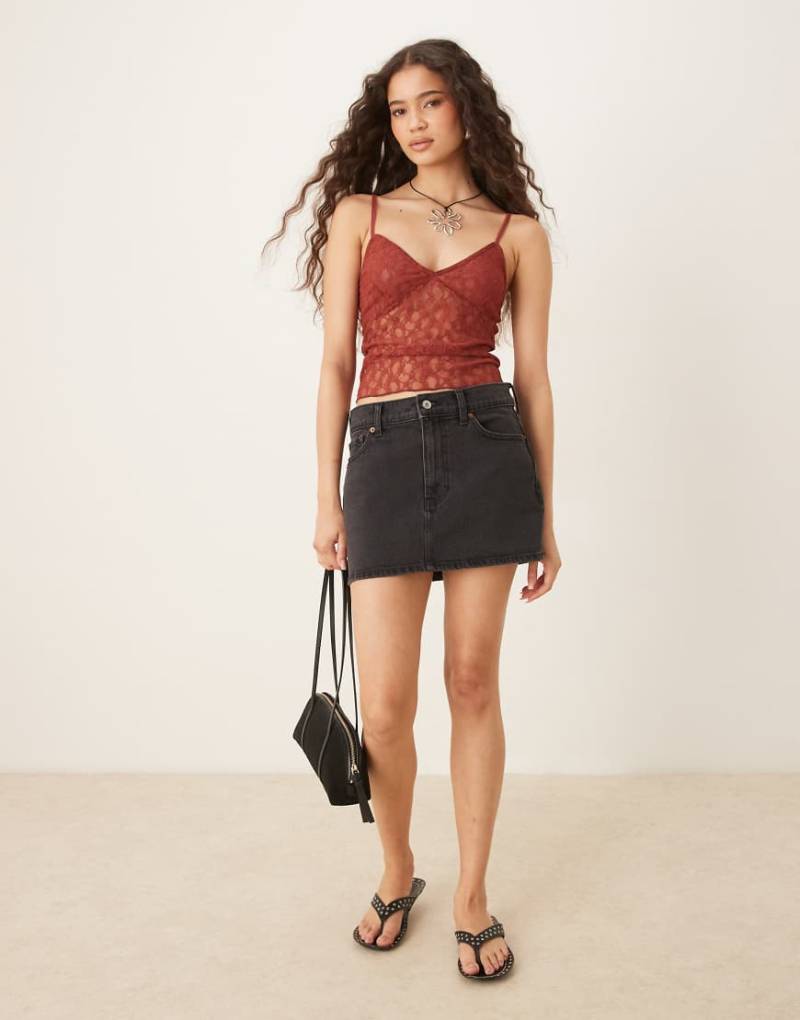 Abercrombie & Fitch - Kurzer Jeans-Skort in Schwarz mit niedrigem Bund von Abercrombie & Fitch