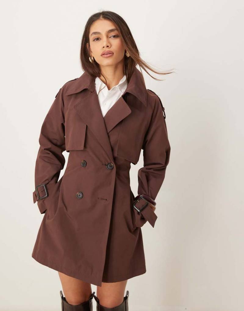 Abercrombie & Fitch - Kurzer Trenchcoat in Braun-Neutral von Abercrombie & Fitch