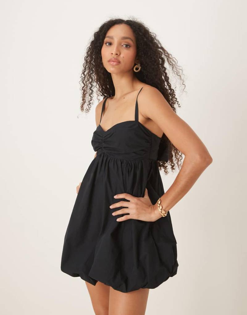 Abercrombie & Fitch - Kurzes Babydoll-Kleid in Schwarz mit Ballonsaum von Abercrombie & Fitch
