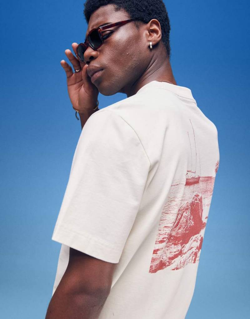 Abercrombie & Fitch - Kurzes T-Shirt in Beige mit Urlaubsziel-Rückenprint-Neutral von Abercrombie & Fitch