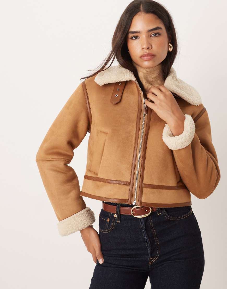 Abercrombie & Fitch - Kurzmantel aus Wildlederimitat in Braun mit Lammfellfutter-Brown von Abercrombie & Fitch