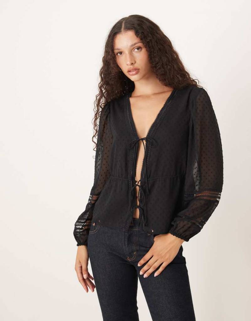 Abercrombie & Fitch - Langärmlige Bluse in Schwarz mit Schnürung vorn von Abercrombie & Fitch