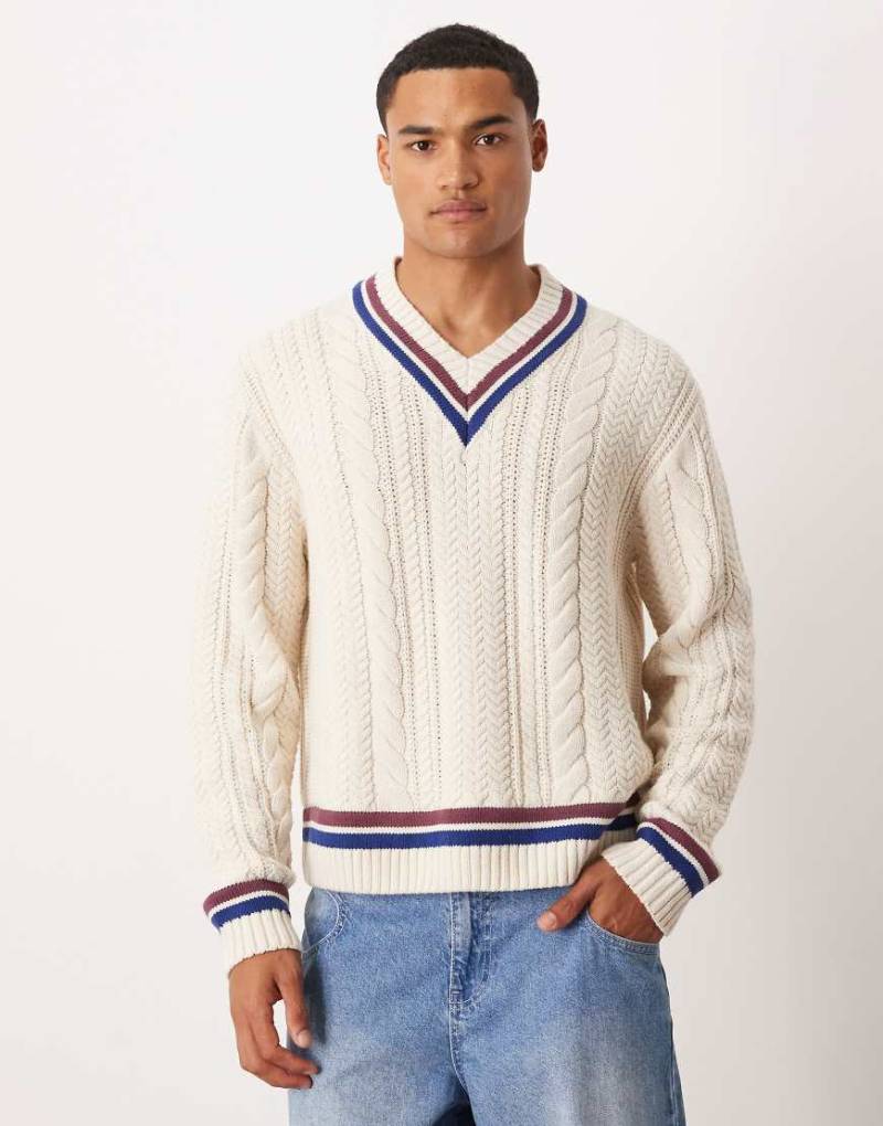 Abercrombie & Fitch - Langärmliger Strickpullover in Beige mit V-Ausschnitt, Streifendetail und Zopfmuster-Neutral von Abercrombie & Fitch