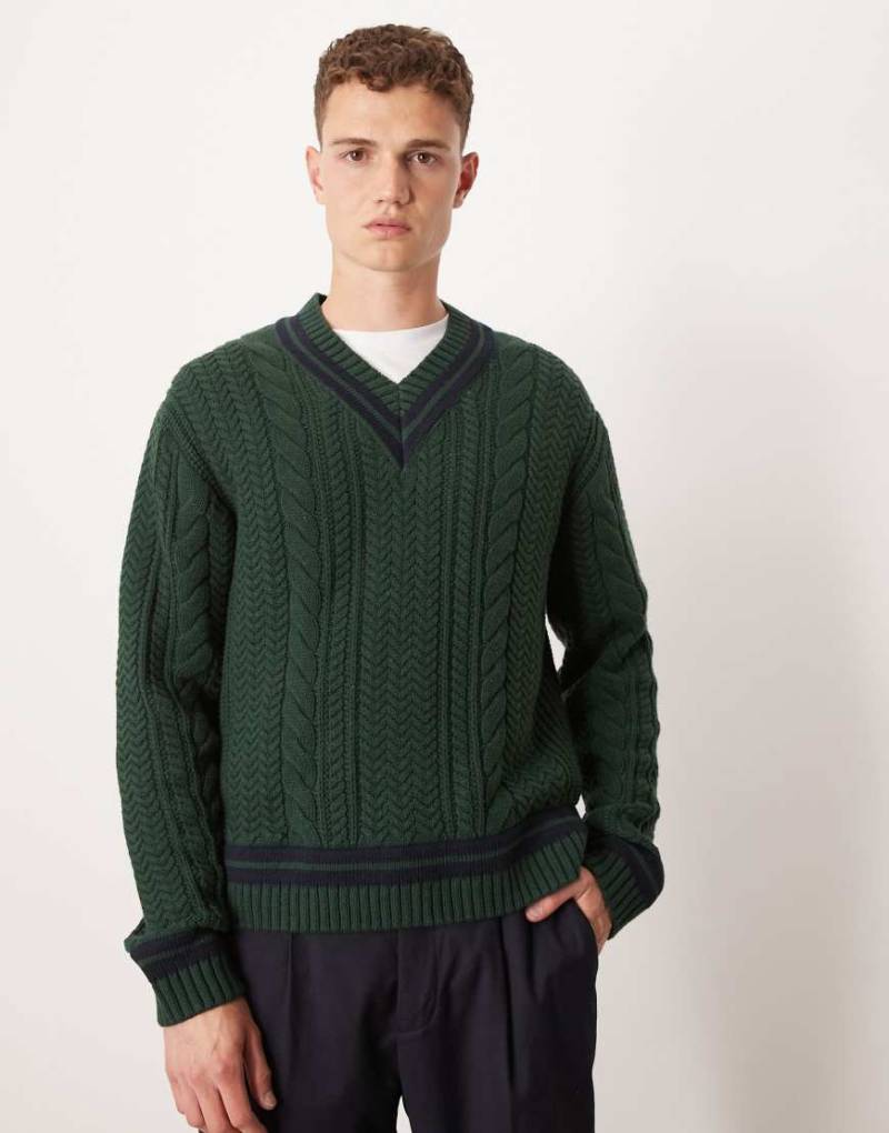 Abercrombie & Fitch - Langärmliger Strickpullover in Grün mit V-Ausschnitt, Streifendetail und Zopfmuster von Abercrombie & Fitch