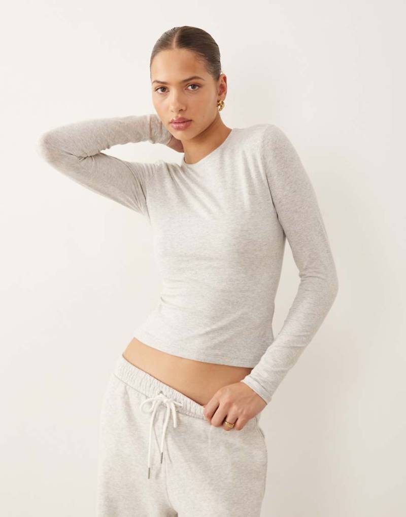 Abercrombie & Fitch - Langärmliges, knapp geschnittenes T-Shirt in Grau von Abercrombie & Fitch