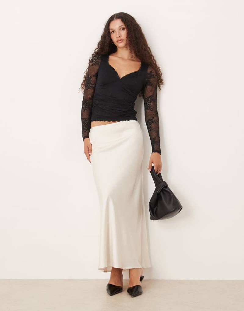 Abercrombie & Fitch - Langärmliges Oberteil aus Spitze in Schwarz mit herzförmigem Ausschnitt von Abercrombie & Fitch