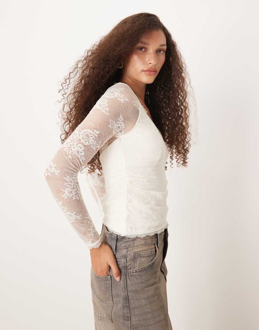 Abercrombie & Fitch - Langärmliges Oberteil aus Spitze in Weiß mit herzförmigem Ausschnitt von Abercrombie & Fitch