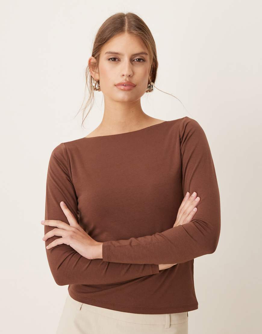 Abercrombie & Fitch - Langärmliges Oberteil in Braun mit Schlitzausschnitt und Wasserfallausschnitt hinten-Brown von Abercrombie & Fitch