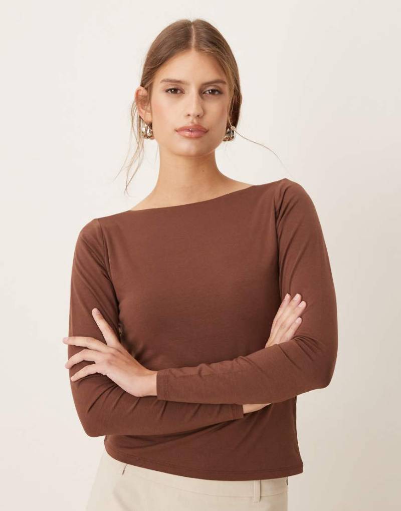 Abercrombie & Fitch - Langärmliges Oberteil in Braun mit Schlitzausschnitt und Wasserfallausschnitt hinten-Brown von Abercrombie & Fitch