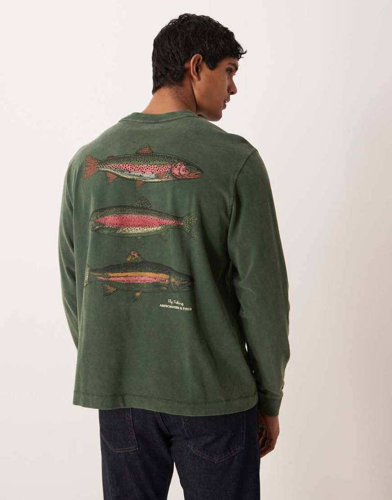 Abercrombie & Fitch - Langärmliges Oberteil in Grün mit Grafikmotiv am Rücken von Abercrombie & Fitch