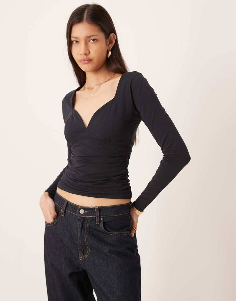 Abercrombie & Fitch - Langärmliges Oberteil in Schwarz mit Herzausschnitt und integriertem BH von Abercrombie & Fitch