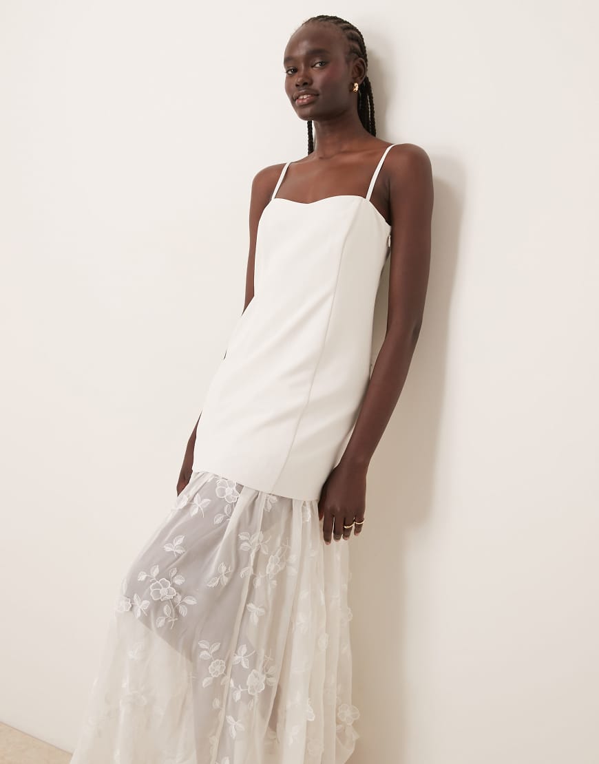 Abercrombie & Fitch - Langes Brautkleid in Wollweiß mit transparentem Spitzenrock mit Applikationen von Abercrombie & Fitch