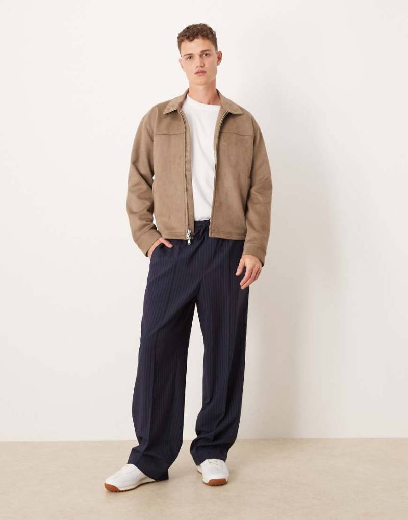 Abercrombie & Fitch - Leichte Cropped-Jacke aus Wildlederimitat in Beige mit Reißverschluss-Neutral von Abercrombie & Fitch