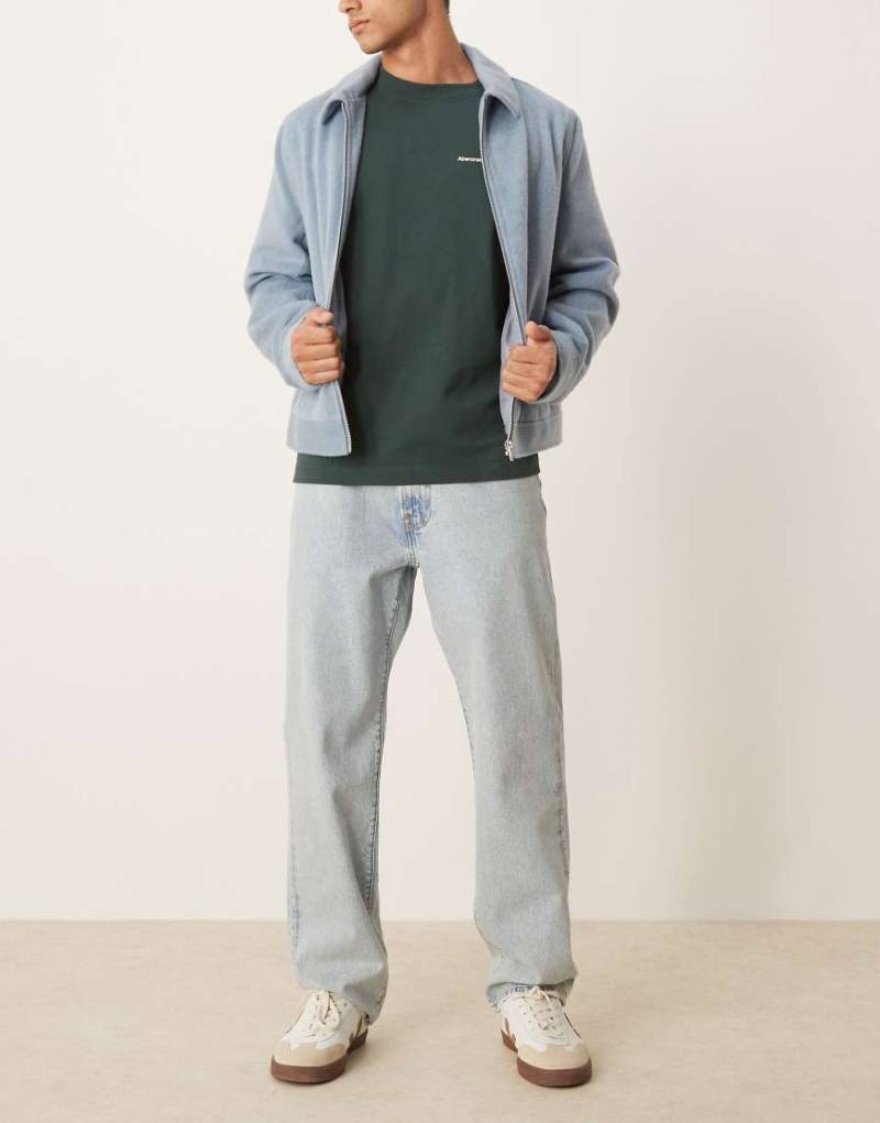Abercrombie & Fitch - Leichte Jeans in heller Waschung mit lockerem Schnitt-Blau von Abercrombie & Fitch