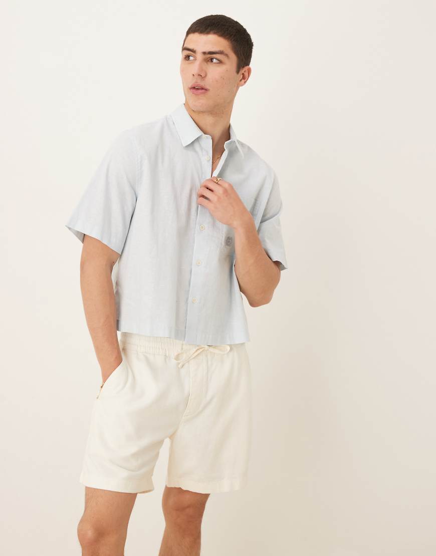 Abercrombie & Fitch - Locker geschnittene, texturierte Shorts in Weiß, 6 Zoll Schrittlänge Abercrombie & Fitch - Locker geschnittene, texturierte Shorts in Weiß, 6 Zoll Schrittlänge von Abercrombie & Fitch