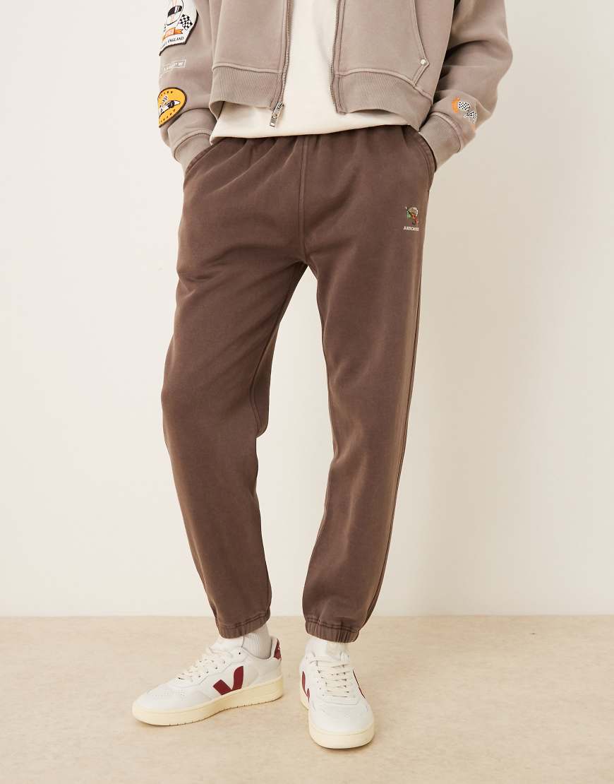 Abercrombie & Fitch - Locker geschnittene Hose in Braun mit Logo und Raffung-Brown von Abercrombie & Fitch