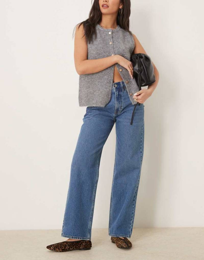 Abercrombie & Fitch - Locker geschnittene Jeans in dunkler Waschung mit mittelhohem Bund-Marineblau von Abercrombie & Fitch