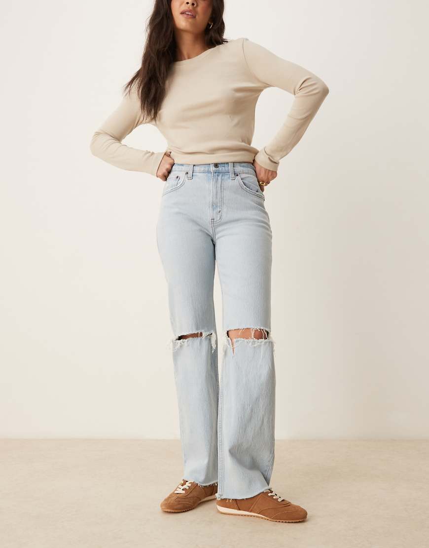 Abercrombie & Fitch - Lockere Jeans in hellblauer Waschung im Stil der 90er mit Zierrissen am Knie Abercrombie & Fitch - Lockere Jeans in hellblauer Waschung im Stil der 90er mit Zierrissen am Knie von Abercrombie & Fitch