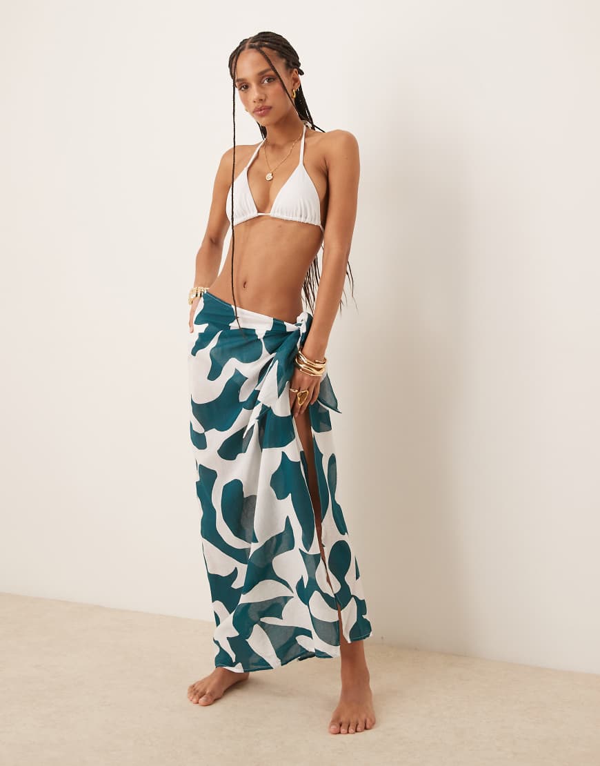 Abercrombie & Fitch - Longline-Sarong mit abstraktem Muster in Blau Abercrombie & Fitch - Longline-Sarong mit abstraktem Muster in Blau von Abercrombie & Fitch