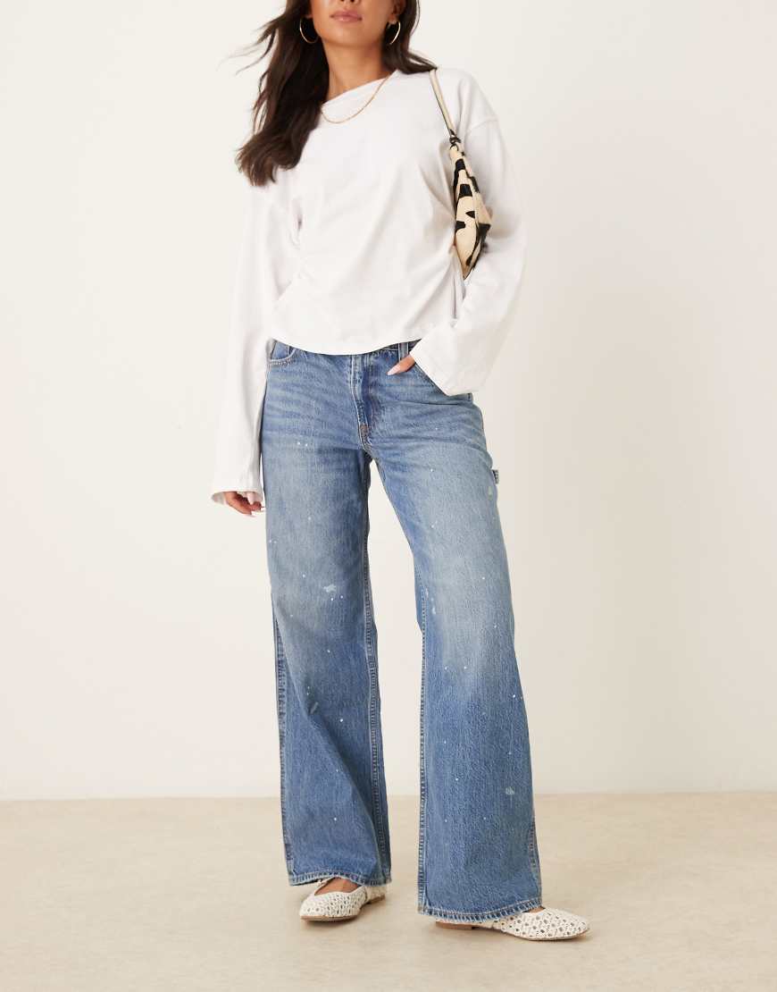 Abercrombie & Fitch - Malerjeans in extrem lockerer Passform mit niedrigem Bund in mittelblauer Waschung von Abercrombie & Fitch