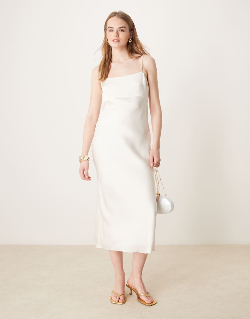 Abercrombie & Fitch - Maxi-Brautkleid in Weiß mit schmalen Trägern mit Perlenbesatz von Abercrombie & Fitch