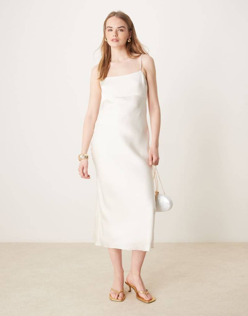 Abercrombie & Fitch - Maxi-Brautkleid in Weiß mit schmalen Trägern mit Perlenbesatz von Abercrombie & Fitch