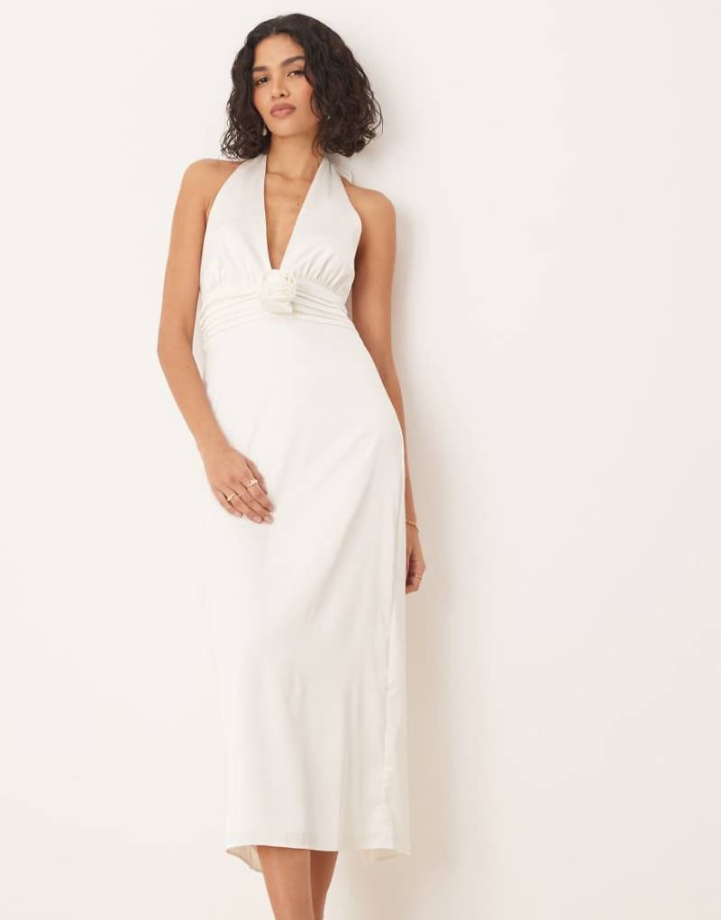 Abercrombie & Fitch - Neckholder-Brautkleid in Maxilänge, in Weiß mit tiefem Ausschnitt und Stoffrose von Abercrombie & Fitch
