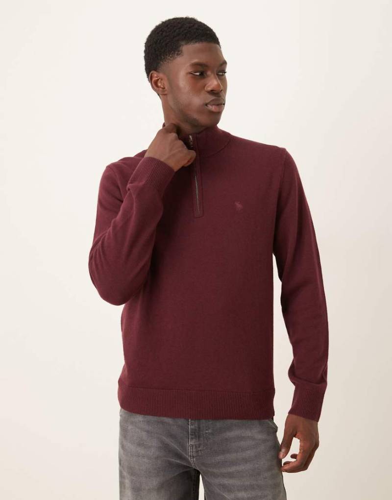 Abercrombie & Fitch - Pullover in Rot mit kurzem Reißverschluss und Markenlogo von Abercrombie & Fitch