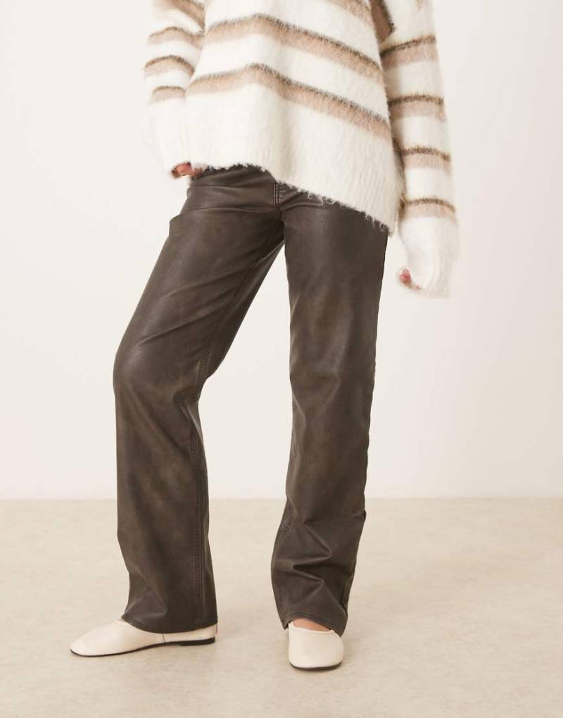 Abercrombie & Fitch - Relaxed-Fit-Hose aus Leder in Braun, im 90er-Jahre-Stil mit hohem Bund-Brown von Abercrombie & Fitch