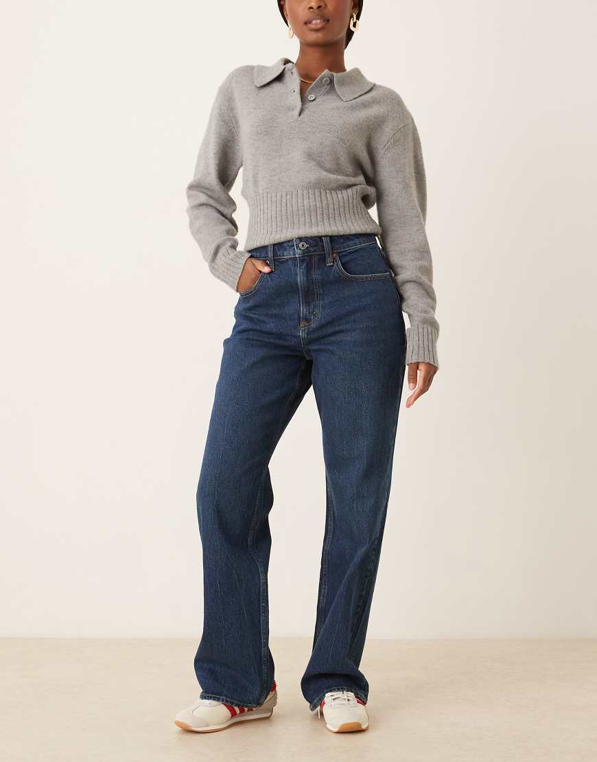 Abercrombie & Fitch - Relaxed-Fit-Jeans im 90er-Stil in mittelblauer Waschung mit hohem Bund von Abercrombie & Fitch