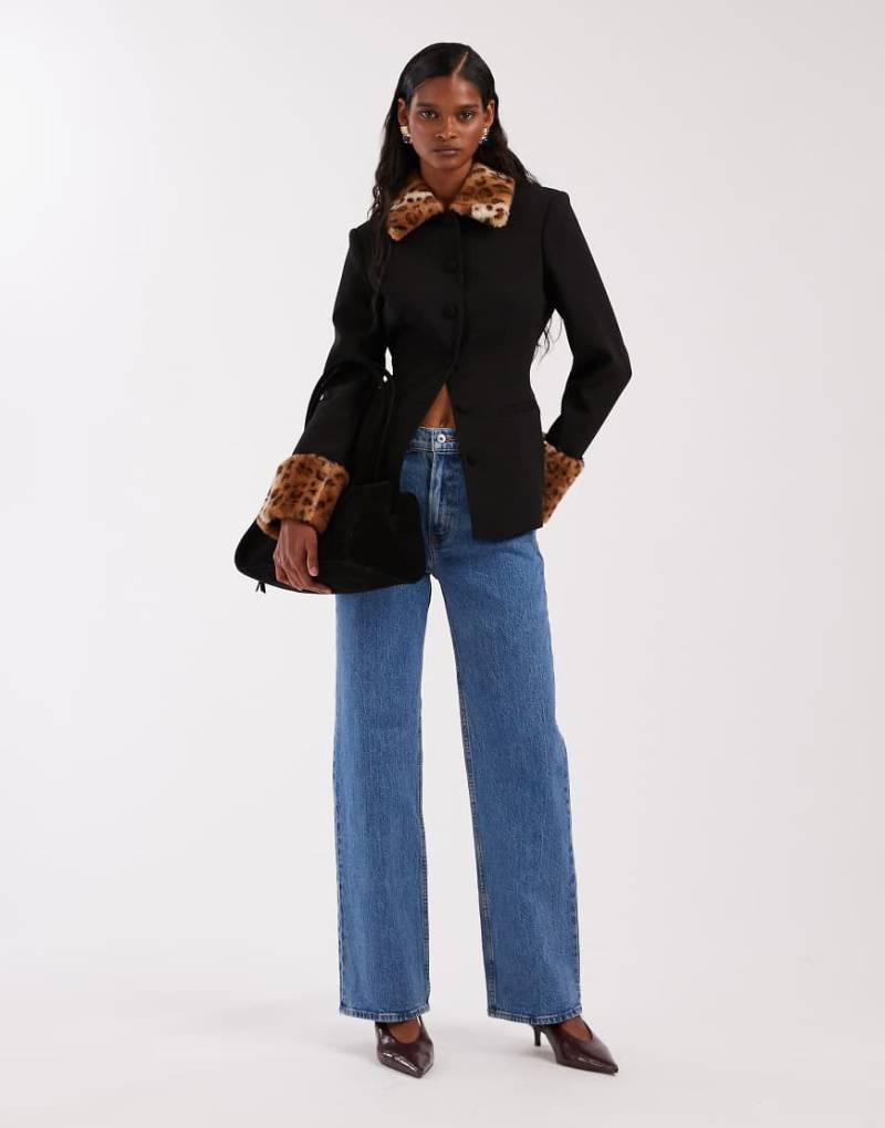 Abercrombie & Fitch - Relaxed-Fit-Jeans im 90er-Stil in mittelblauer Waschung mit hohem Bund von Abercrombie & Fitch